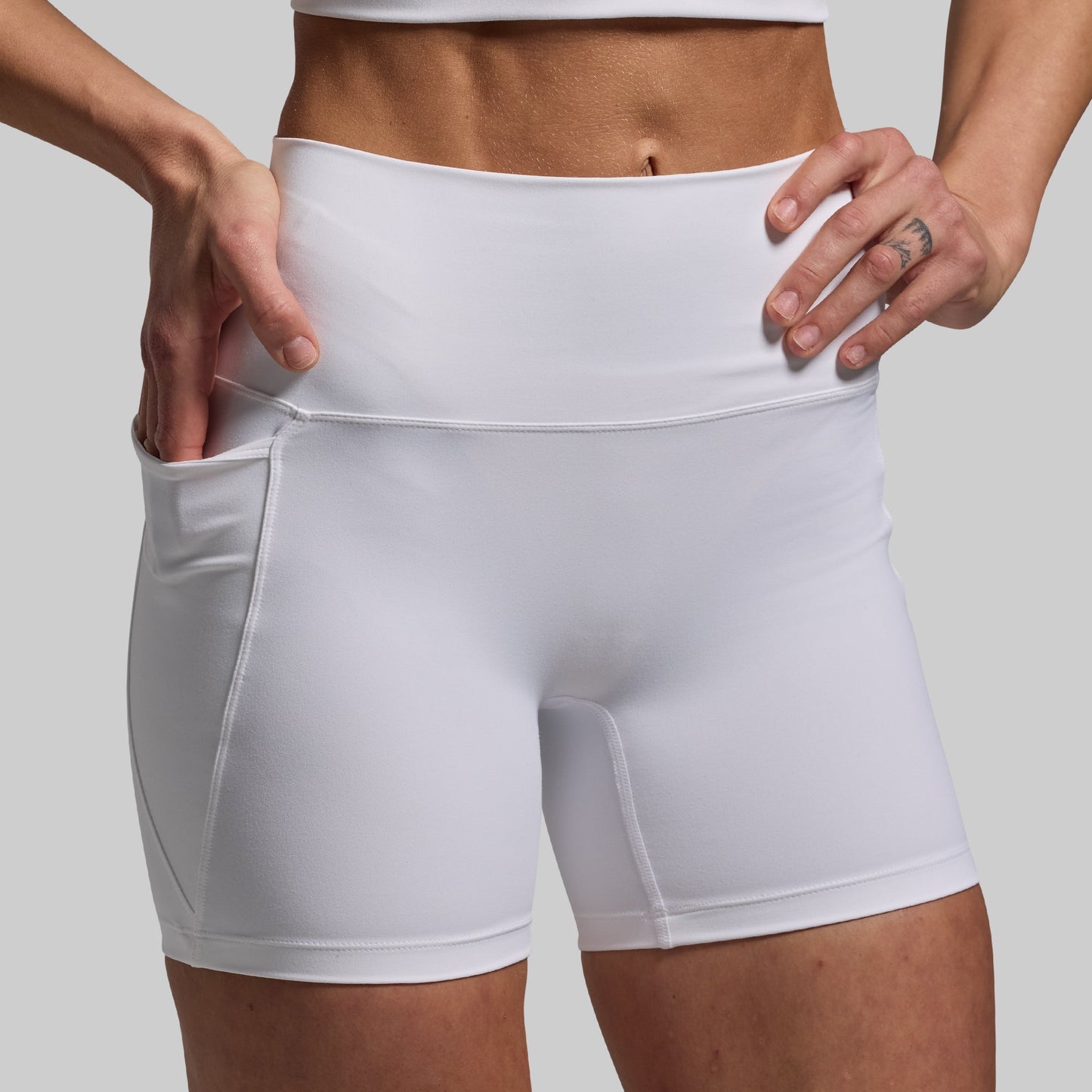Eccentric Short (White)